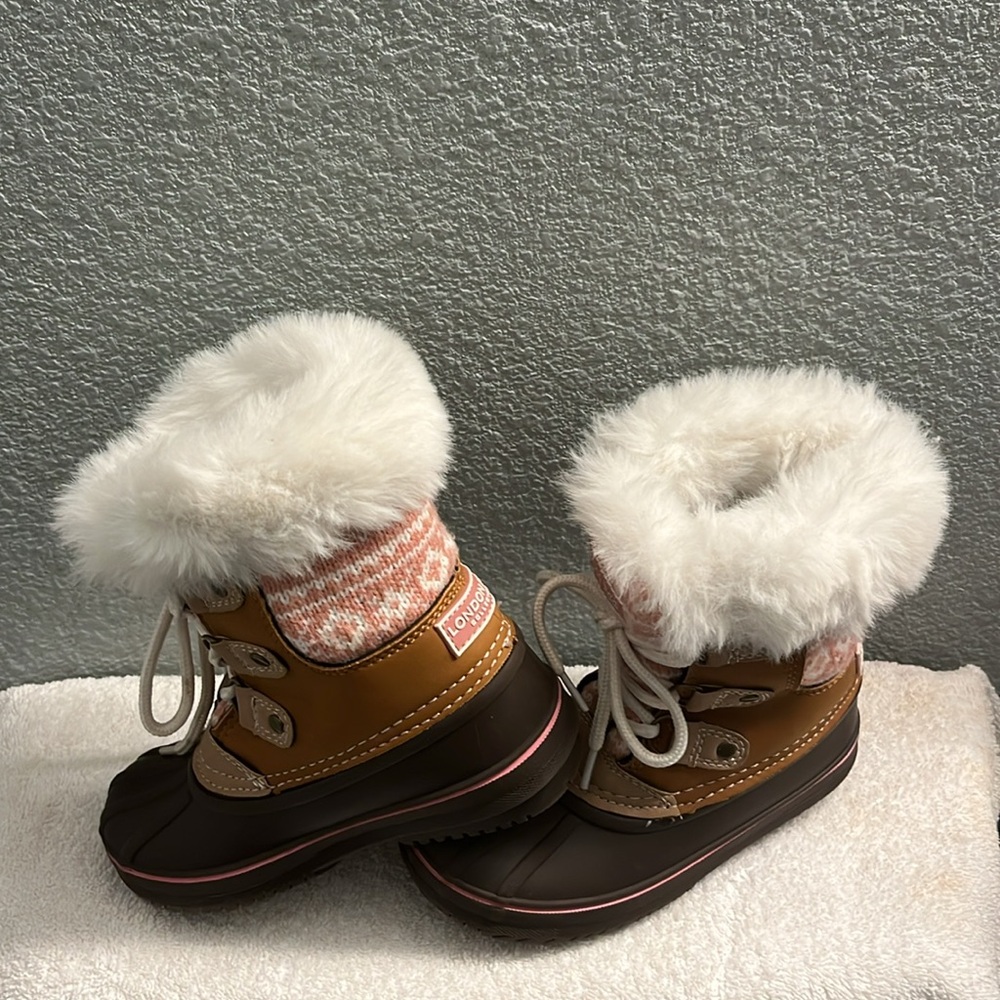 LONDON FOG LIKE NEW Brown and White Fur-Lined Winter Boots - Picture 10 of 11